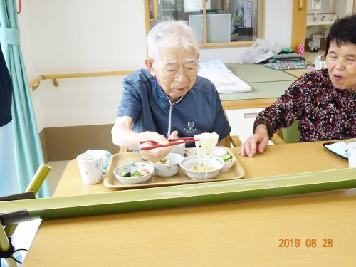 流しそうめん